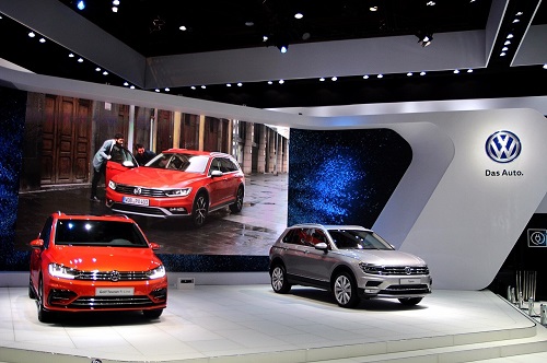 2.New Touran R-Line･New Tiguan.jpg