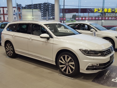 Passat V R-Line(0R)ななめ.jpg