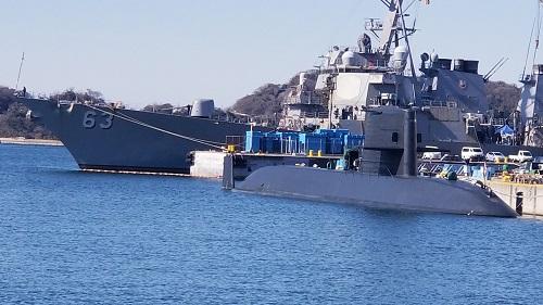 米イージス艦、潜水艦.jpg