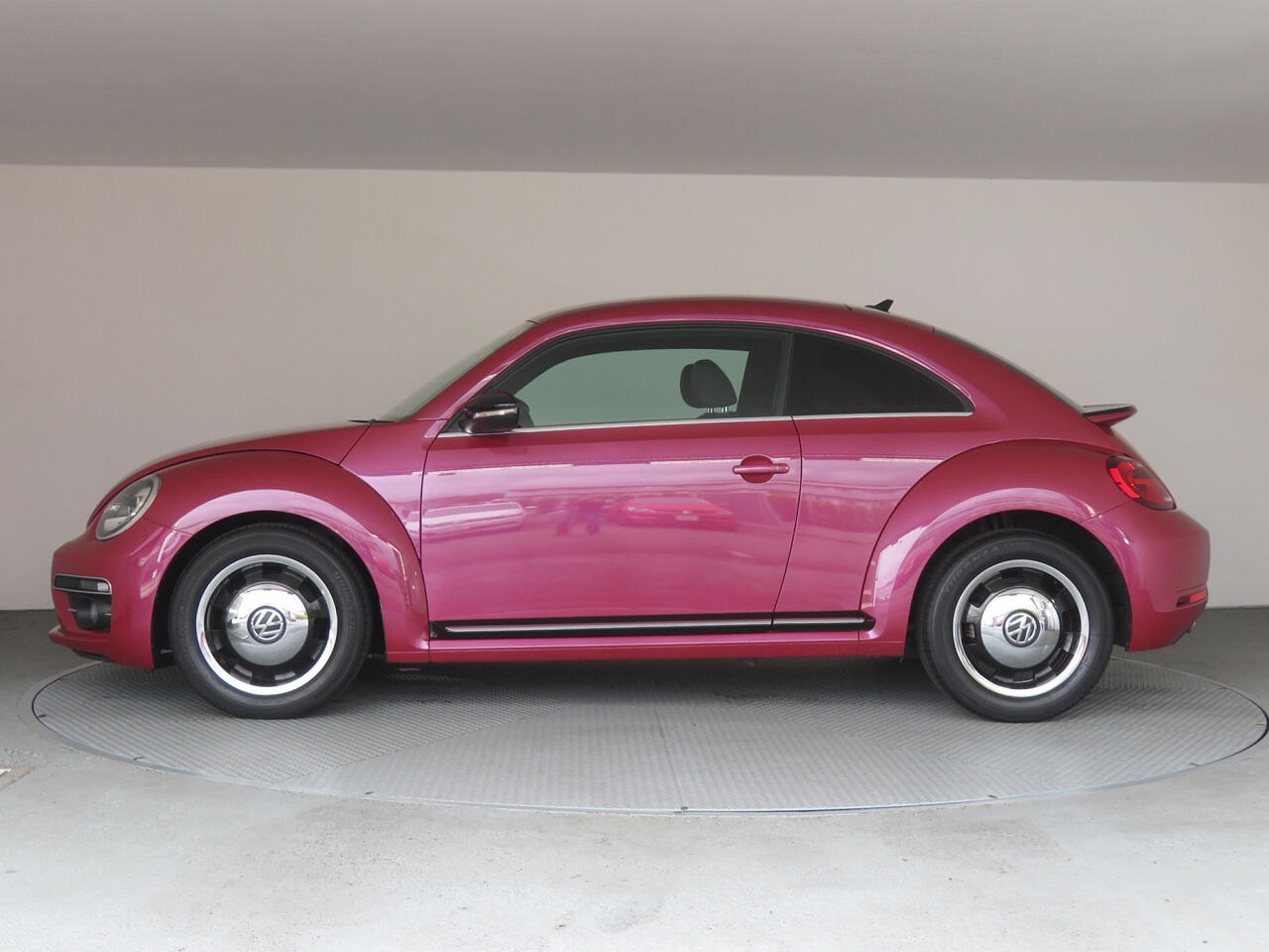 スタッフブログ | #Pink Beetle が入荷！！ 日本にたった３００台！！ | Volkswagen成城 / Volkswagen Seijo